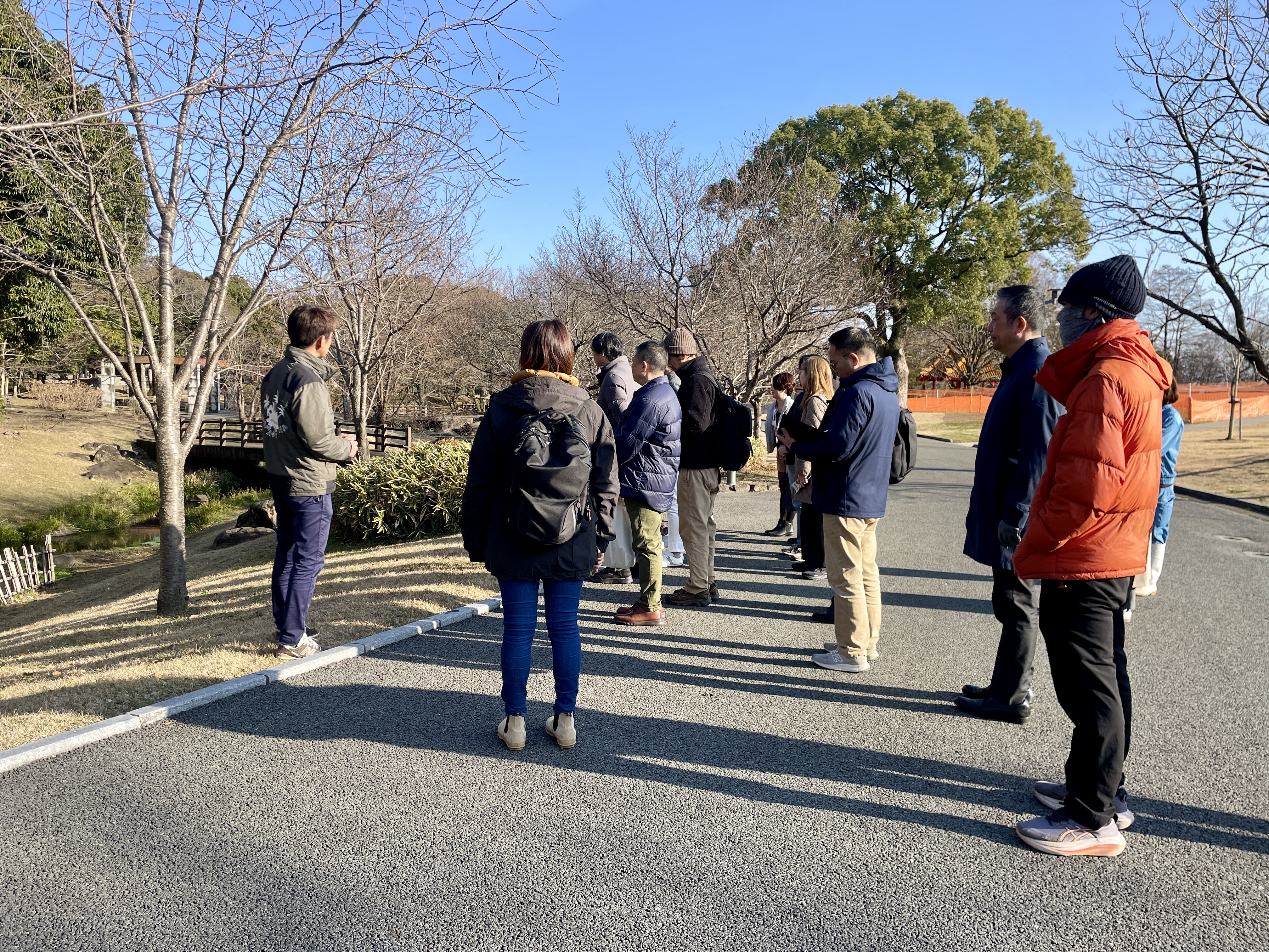 園内視察の様子2